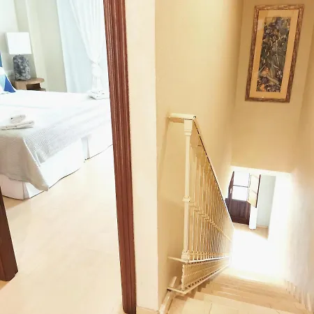 Homeyseville-penthouse Cathedral Tomas De Ibarra St 6 Pax, Parking Optional Appartamento