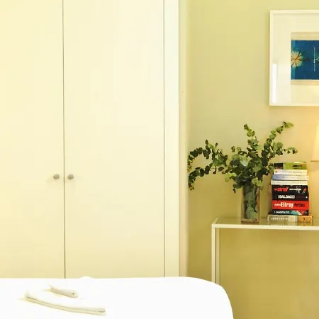 Homeyseville-penthouse Cathedral Tomas De Ibarra St 6 Pax, Parking Optional Lägenhet *